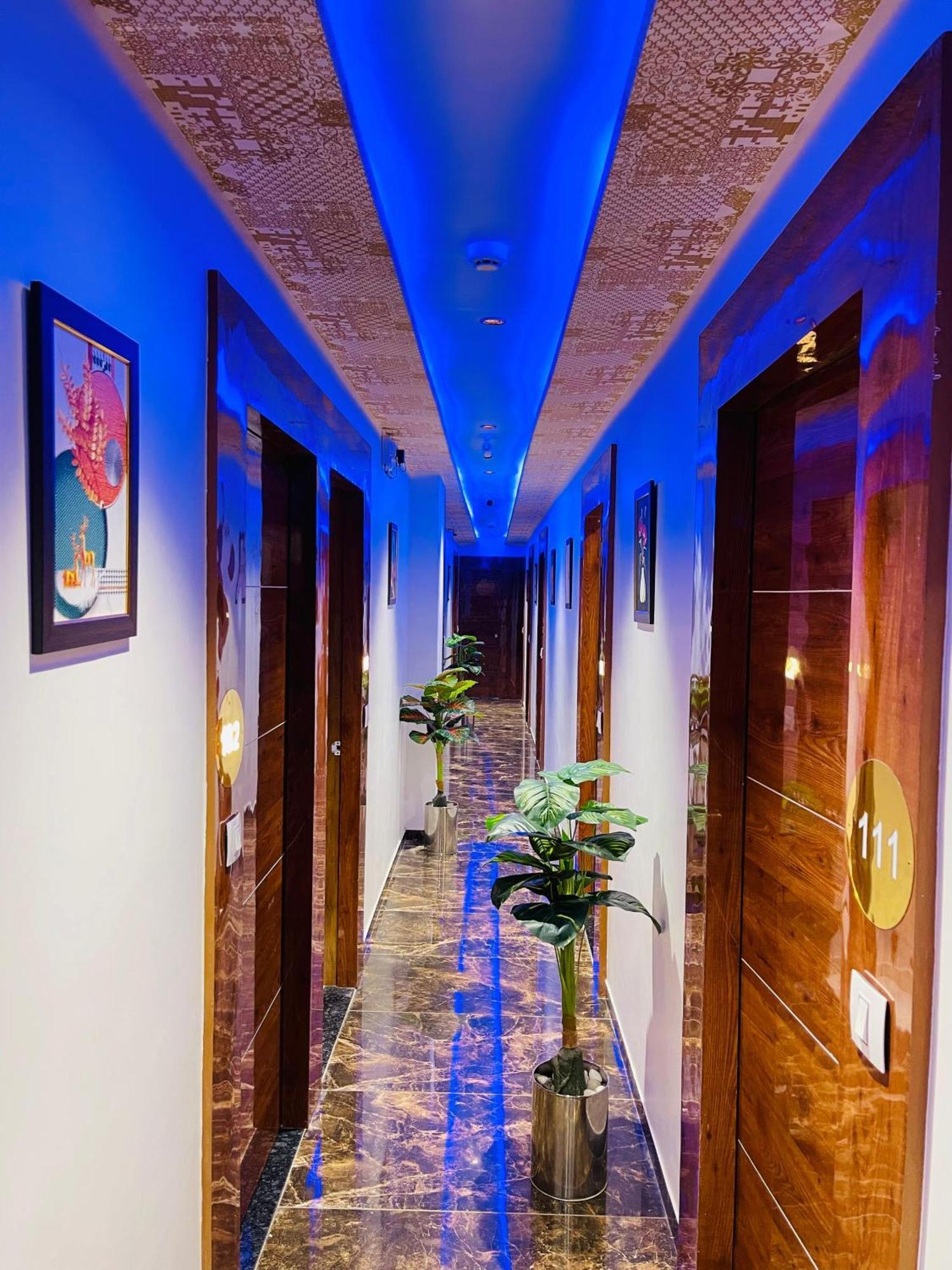 Hotel Avenue Sky アーメダバード エクステリア 写真