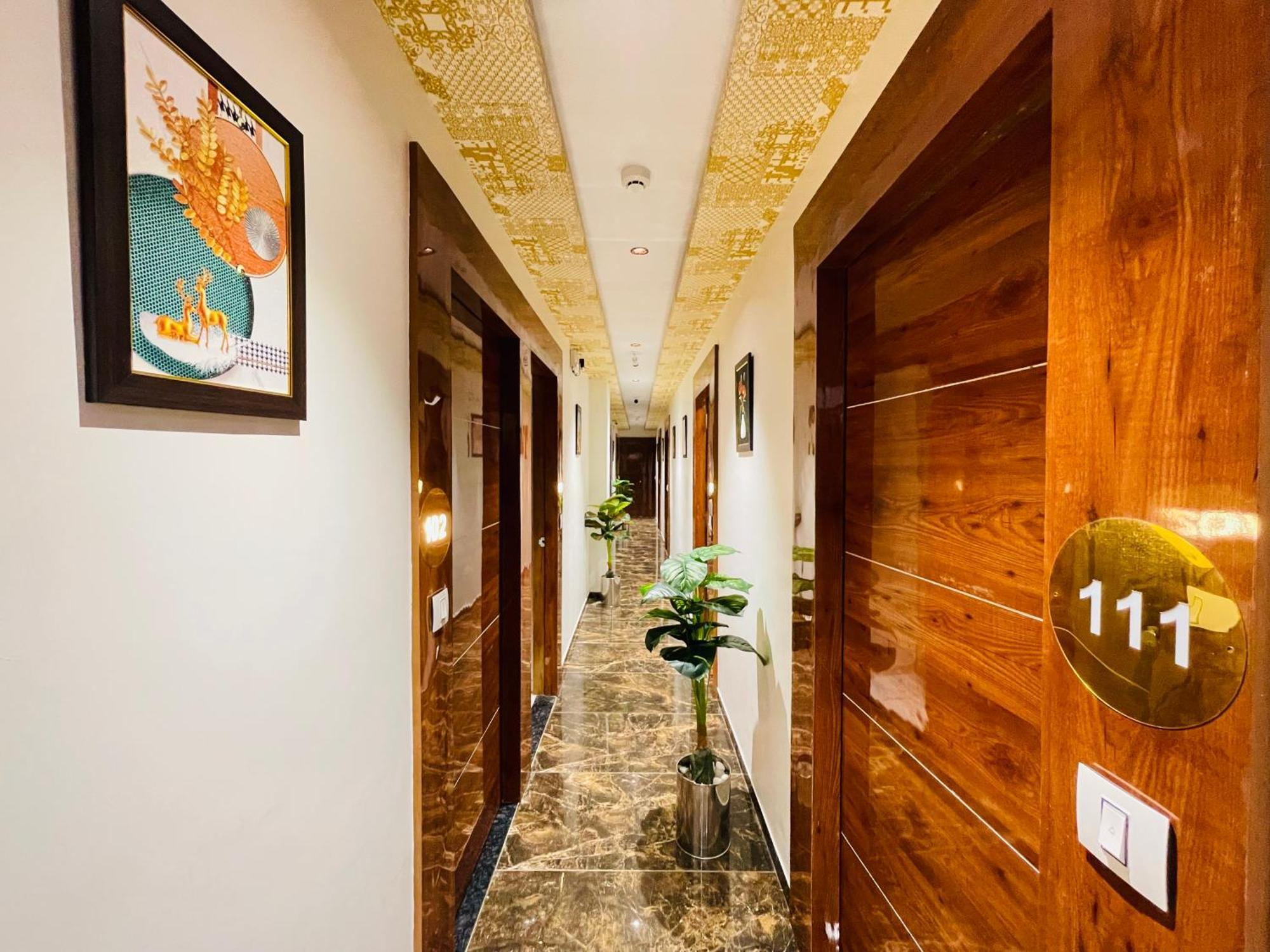 Hotel Avenue Sky アーメダバード エクステリア 写真